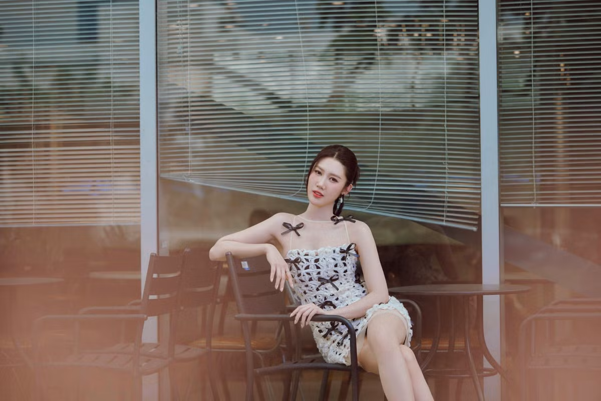 Thuý Ngân đăng trạng thái: "Một cuộc đời rất ngắn, đừng hoang phí cho những nỗi buồn. Một cuộc đời cũng rất dài, nhưng không bao giờ là đủ cho những người chúng ta yêu thương". Ảnh: FB Lê Huỳnh Thuý Ngân