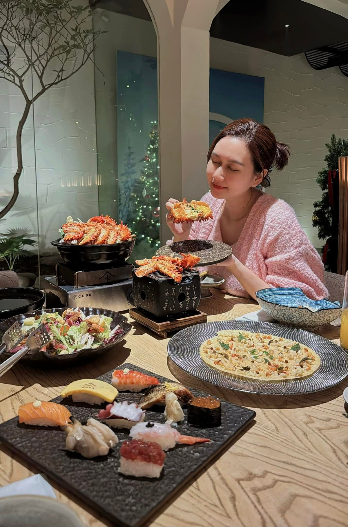 Diễn viên Hương Giang tranh thủ tẩm bổ trong thai kỳ. Ảnh: FB Nguyễn Hương Giang