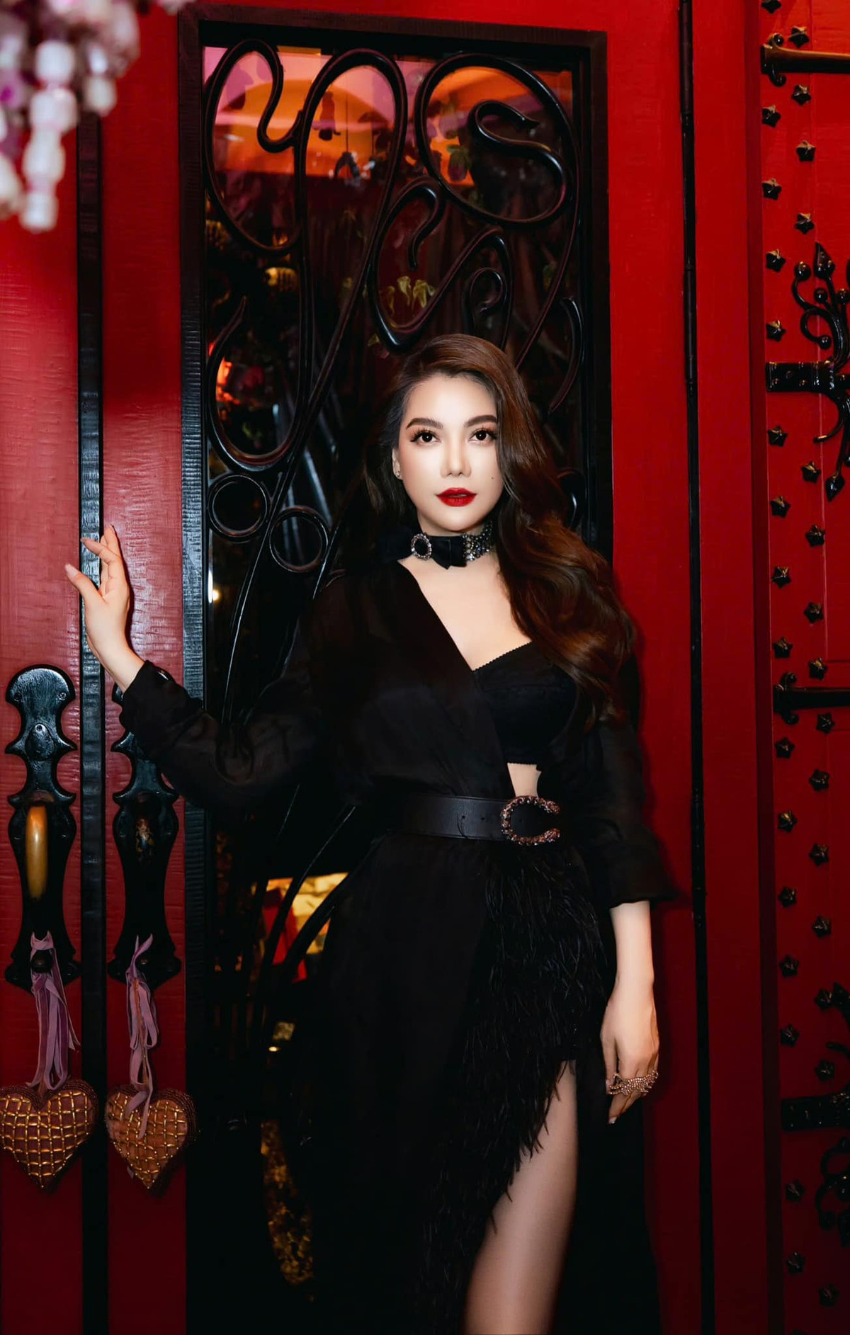 Nữ diễn viên Trương Ngọc Ánh diện đầm đen xẻ cao, khoe đôi chân nuột nà. Ảnh: FB Trương Ngọc Ánh