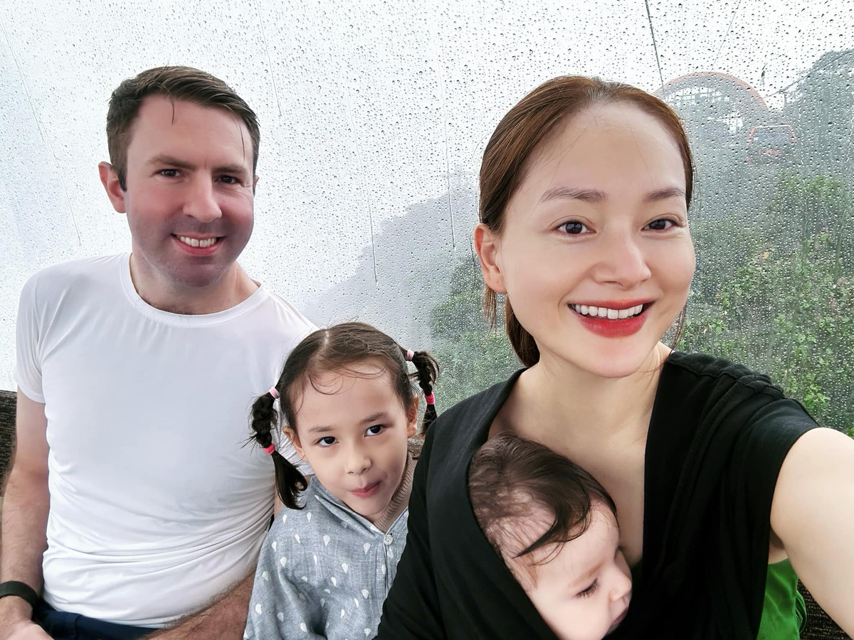 Gia đình diễn viên Lan Phương cùng nhau check in Đà Nẵng. Ảnh: FB Lan Phuong Nguyen