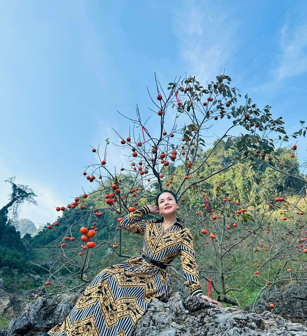 Nghệ sĩ Thu Quế tươi tắn và rạng rỡ check in khi đến Mộc Châu. Ảnh: FB Quế Thu