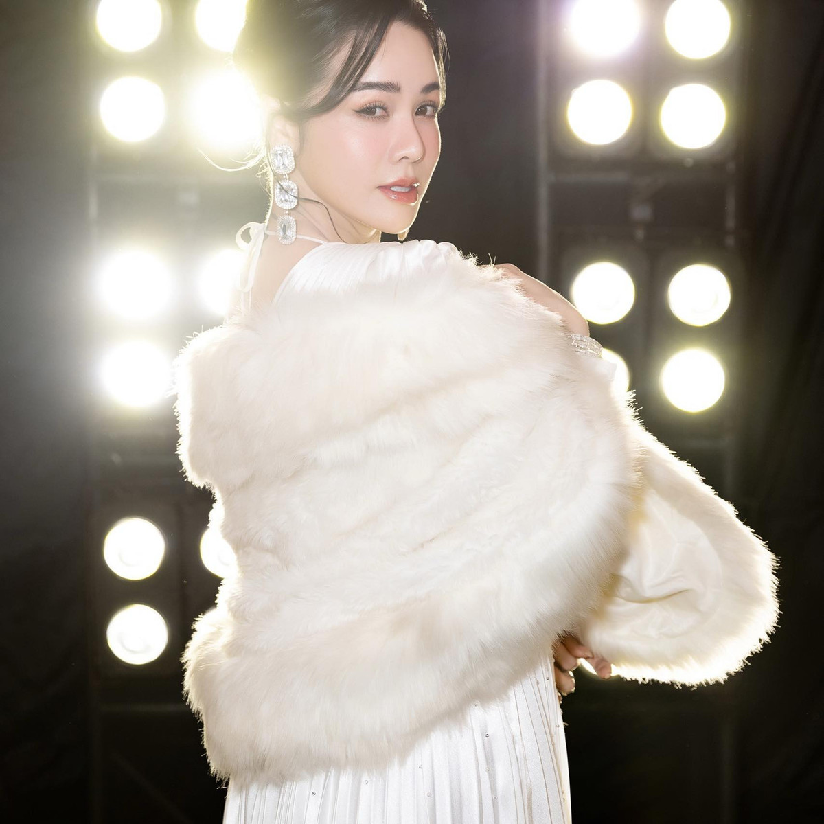 Ca sĩ Nhật Kim Anh viết: "Ngôi sao sẽ không thể toả sáng nếu không có bóng tối". Ảnh: FBNV