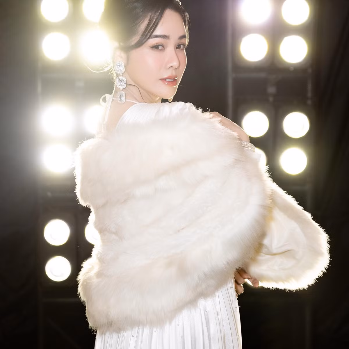 Ca sĩ Nhật Kim Anh viết: "Ngôi sao sẽ không thể toả sáng nếu không có bóng tối". Ảnh: FBNV