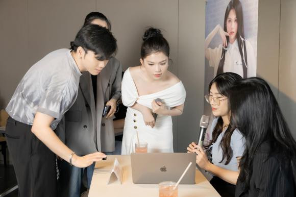 Ngọc Trinh chia sẻ: "Cảm ơn các brand đã đến với Trinh hôm trước nha".