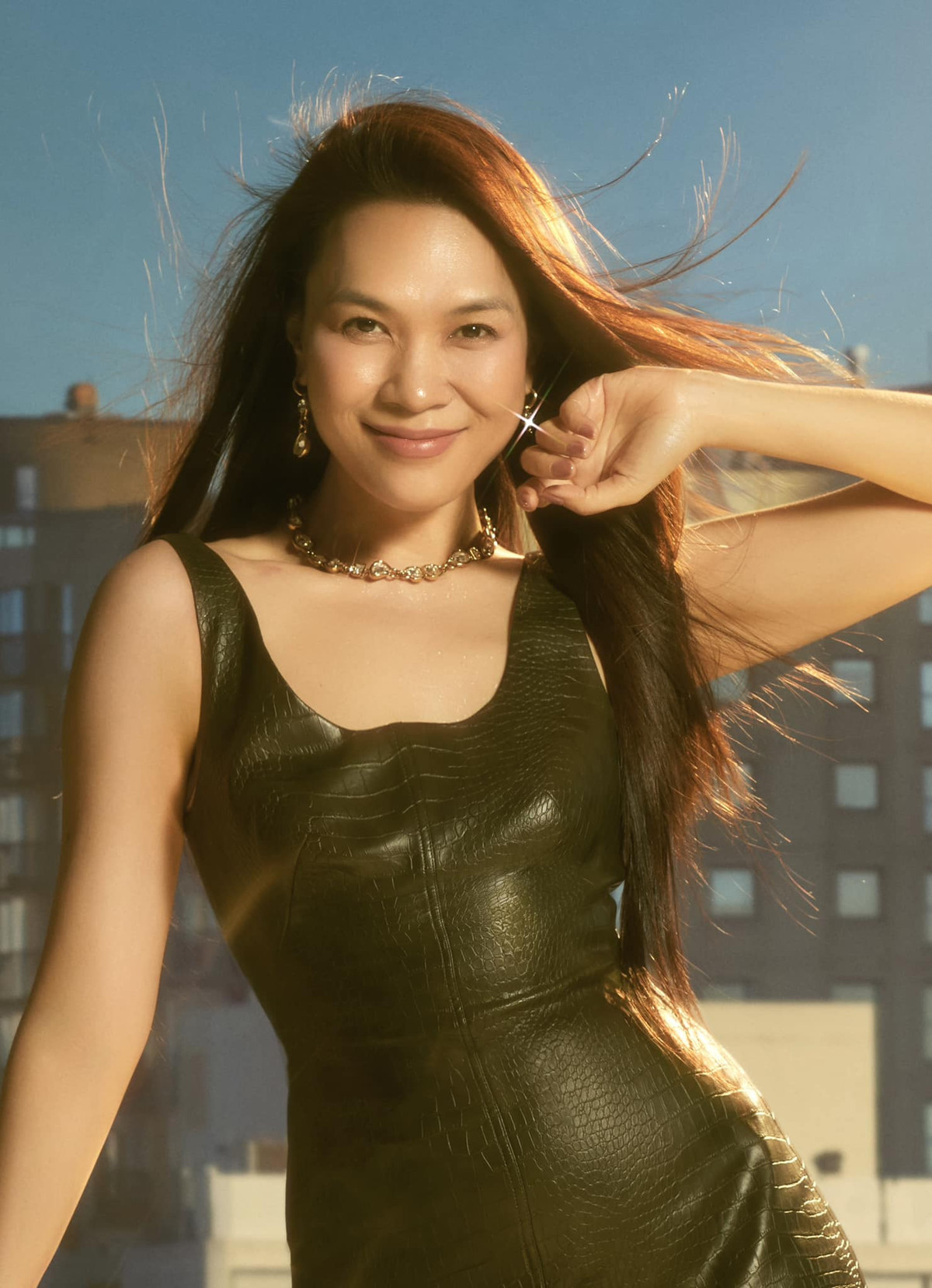 Ca sĩ Mỹ Tâm đăng ảnh đẹp cùng chú thích: "Đã trang điểm lồng lộn và đứng đây đợi. Các bạn đã sẵn sàng chưa?".