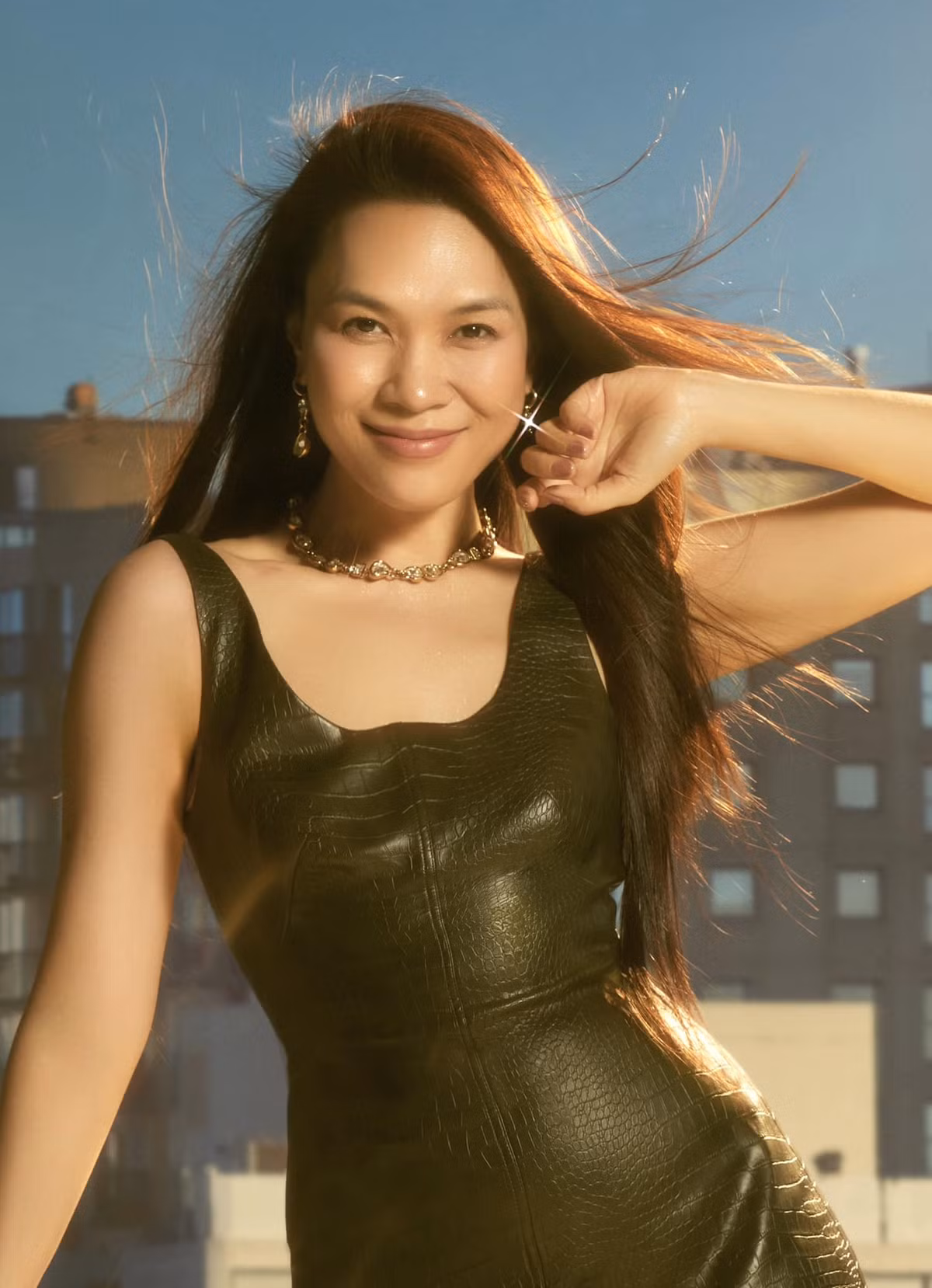 Ca sĩ Mỹ Tâm đăng ảnh đẹp cùng chú thích: "Đã trang điểm lồng lộn và đứng đây đợi. Các bạn đã sẵn sàng chưa?".