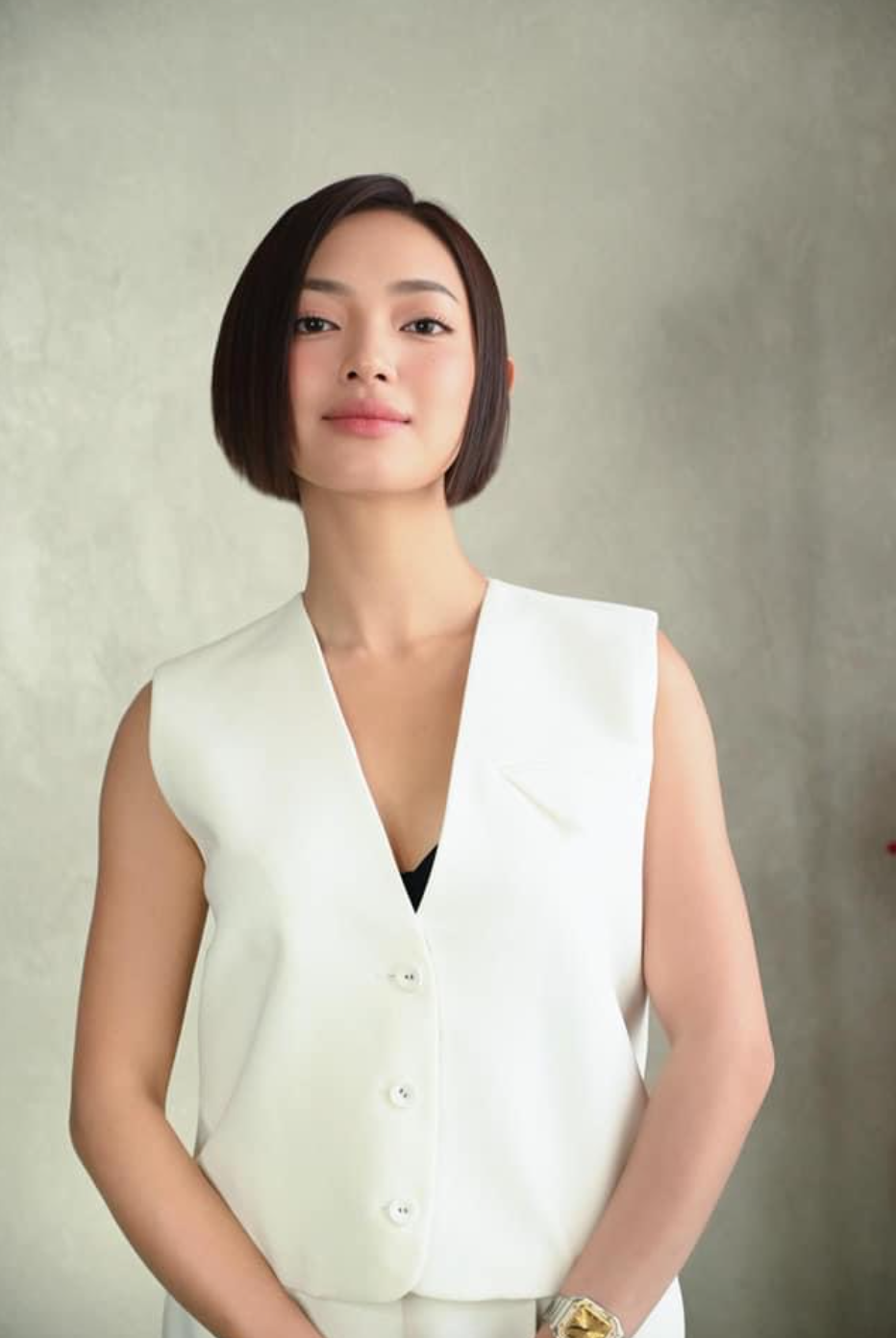  Tin tức sao Việt 26/6: Giữa lúc xôn xao vụ việc bị đồng hồ camera quay lén trong nhà vệ sinh của studio, Châu Bùi vẫn chăm chỉ làm việc, thực hiện dự án theo lịch trình.