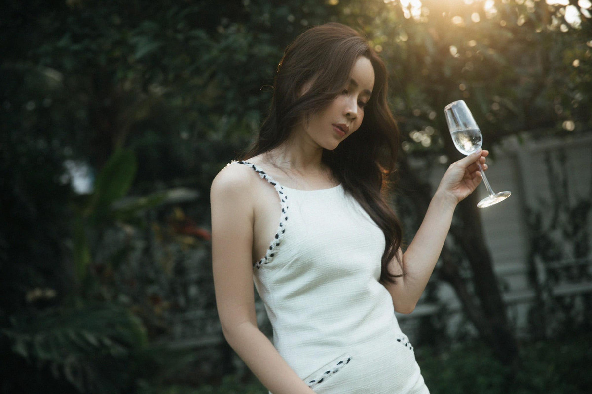 Cô chinh phục được nhiều kiểu tóc và layout trang điểm khác nhau. Ảnh: FB Lưu Hương Giang