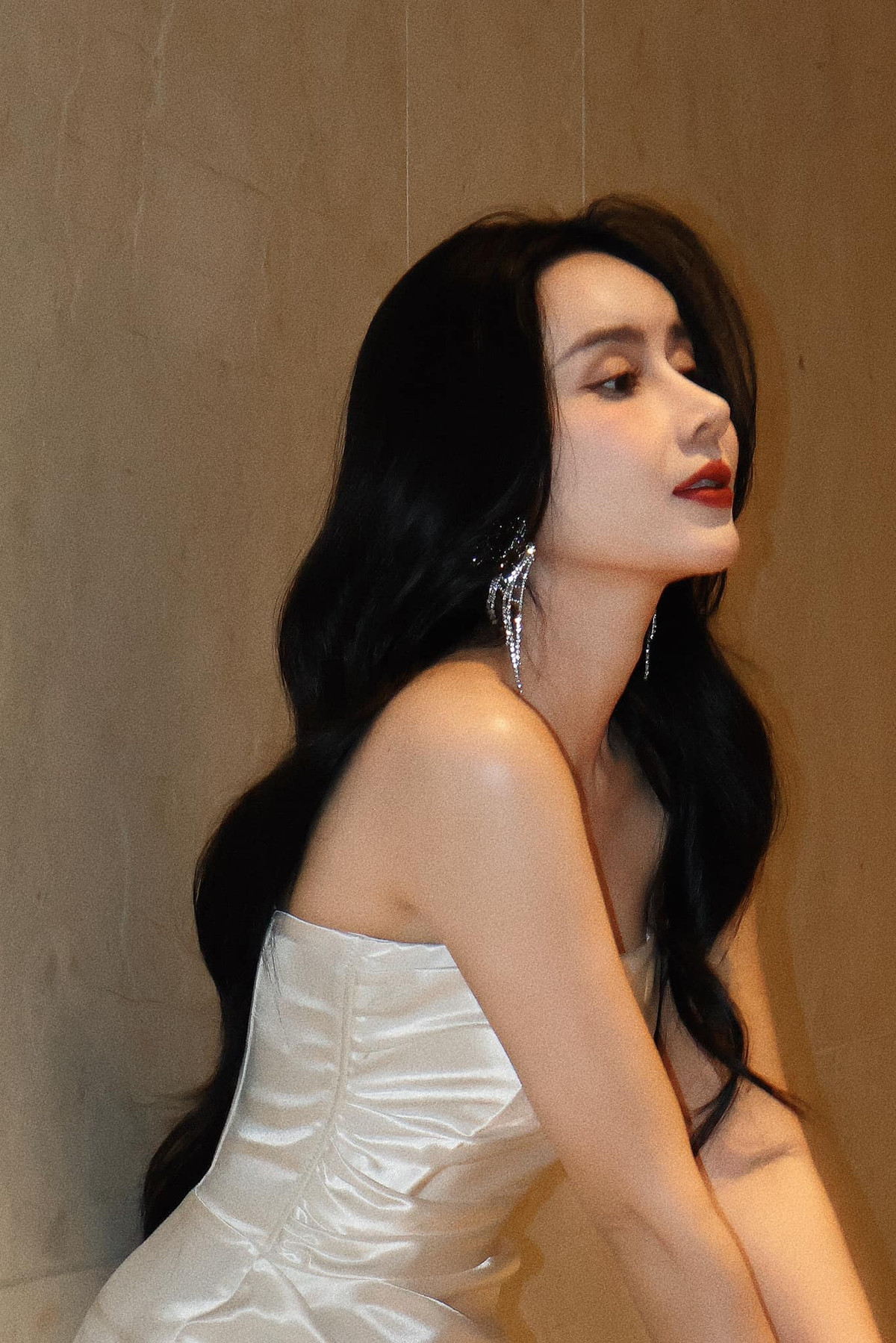 Nữ ca sĩ duy trì được thân hình thon gọn nhưng không kém phần quyến rũ, tràn đầy sức sống. Ảnh: FB Lưu Hương Giang