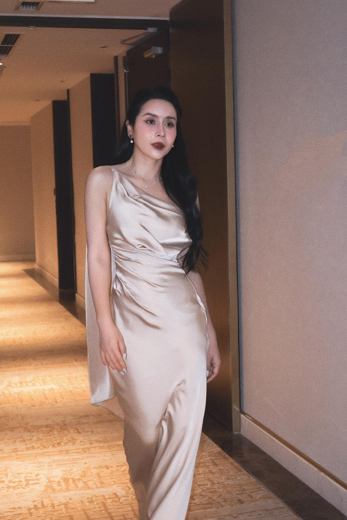 Không chỉ giữ vững phong độ nhan sắc, Lưu Hương Giang còn gây ấn tượng với gu thời trang sành điệu, "muôn màu muôn vẻ". Ảnh: FB Lưu Hương Giang