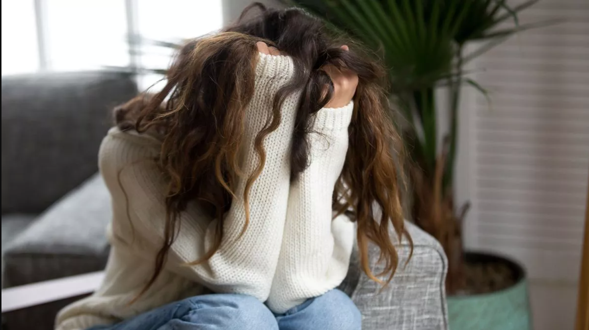 Co gai dau kho phat hien co quan he ho hang voi ban trai