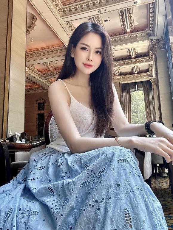 Đào Lan Phương chiêm nghiệm: "Nước càng nhạt thì càng trong suốt, người càng bình thản thì cuộc đời càng vui vẻ an nhiên".