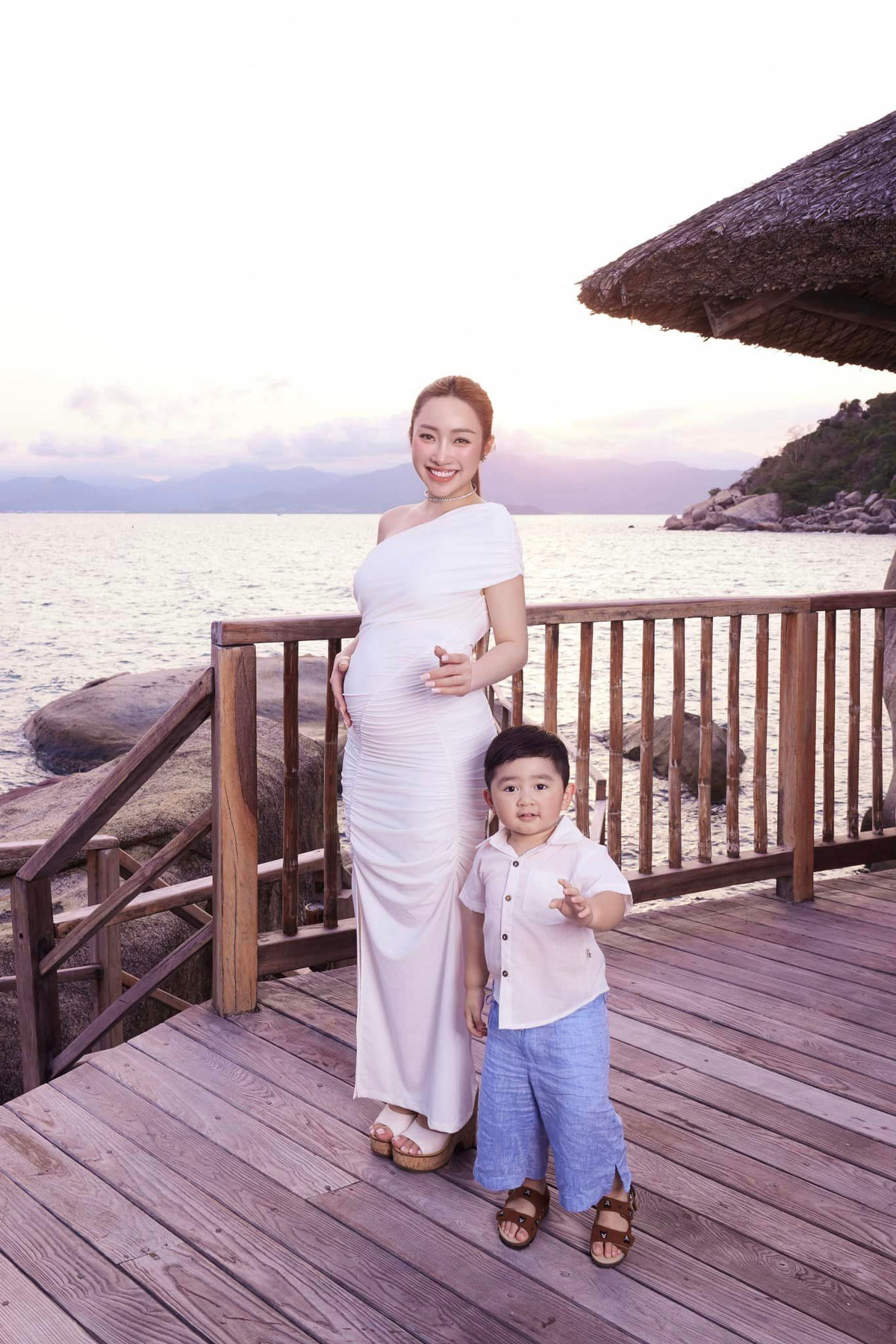 Cô chú trọng vào chế độ ăn uống khoa học và tập luyện thể thao nhẹ nhàng.