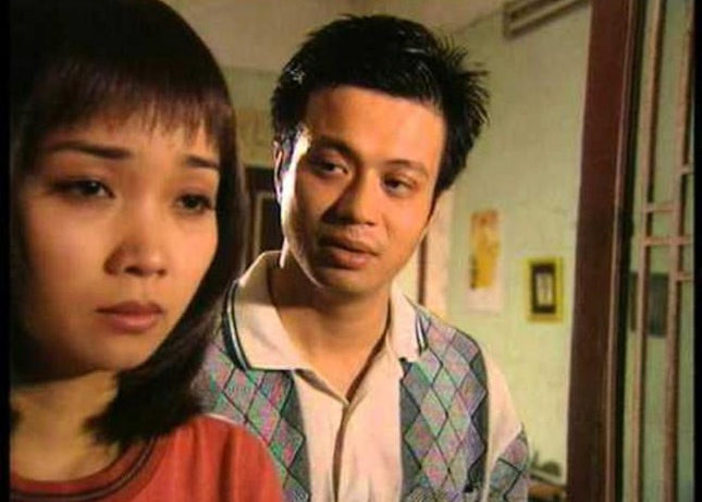 Vai diễn truyền hình của anh được khán giả nhớ nhất là anh chàng Văn "nghiện" - chồng cô Trúc (Mai Thu Huyền đóng) trong phim "Những ngọn nến trong đêm". (Ảnh: Tiền phong)