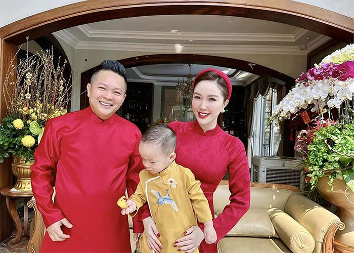 "Anh cho Thy cảm giác mình là duy nhất, là một công chúa ở đời thực. Thy chọn người đàn ông luôn trân trọng và biết giá trị người phụ nữ. Thy chọn cuộc sống mà người đàn ông sẽ là trụ cột chăm lo cho gia đình, không để vợ phải vất vả lo toan nhưng lại hoàn toàn ủng hộ đam mê của vợ", Bảo Thy chia sẻ về chồng đại gia. (Ảnh: FB Bảo Thy)