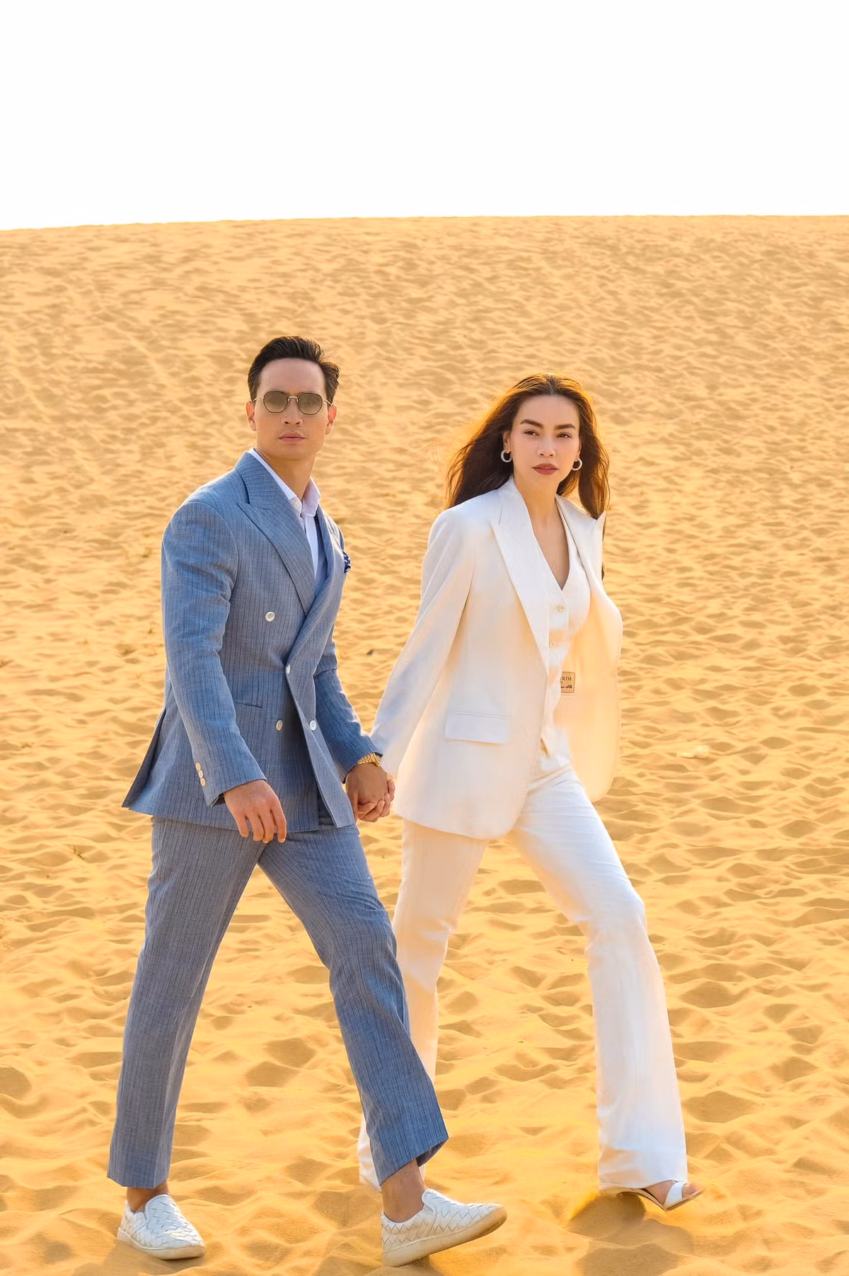 Sau vài năm kết hôn, Hồ Ngọc Hà và Kim Lý vẫn duy trì tình cảm mặn nồng, ngọt ngào như thuở mới hẹn hò.