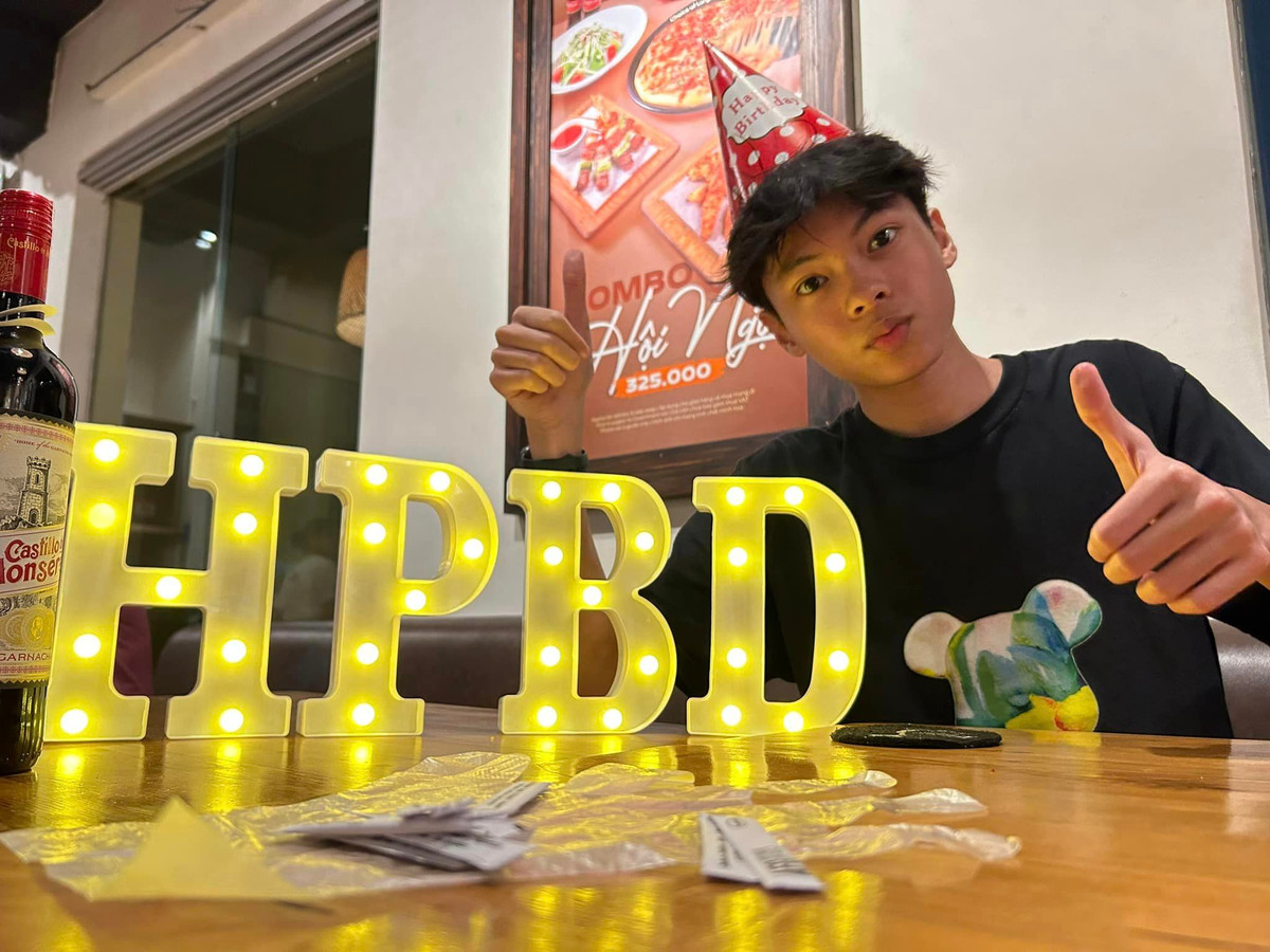 Dù Bờm đã được tiếp xúc với công chúng từ bé, lại có tài năng nghệ thuật nhưng nghệ sĩ Trần Lực và vợ không hướng con nối nghiệp bố.