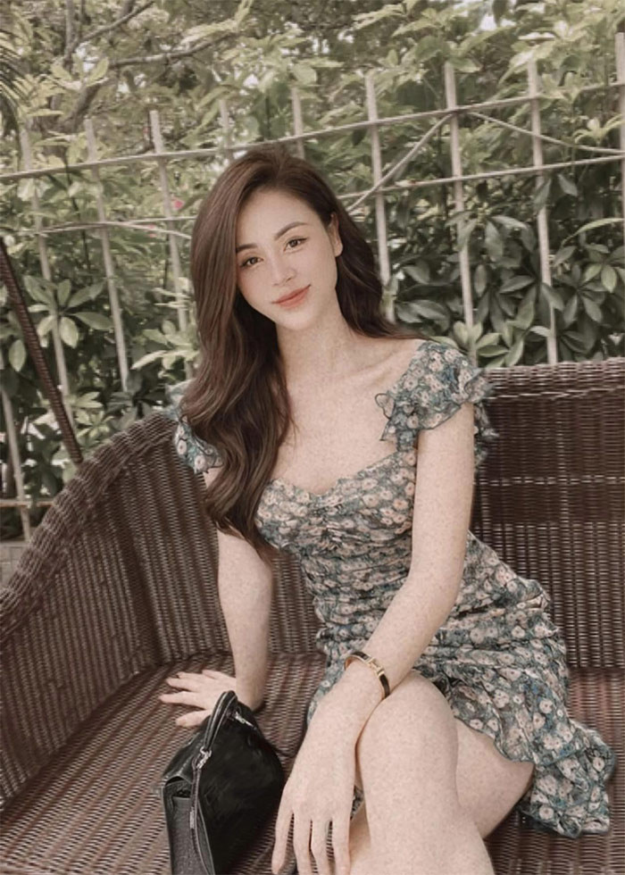 Hiện cô gây chú ý với vai tình địch của Hồng Diễm trong bộ phim "Trạm cứu hộ trái tim" đang phát sóng trên VTV.