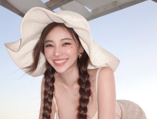 Nhiều tờ báo như Sina, HK01 còn mệnh danh hot girl này là "phiên bản gợi cảm của Angelababy". Ảnh: IGNV