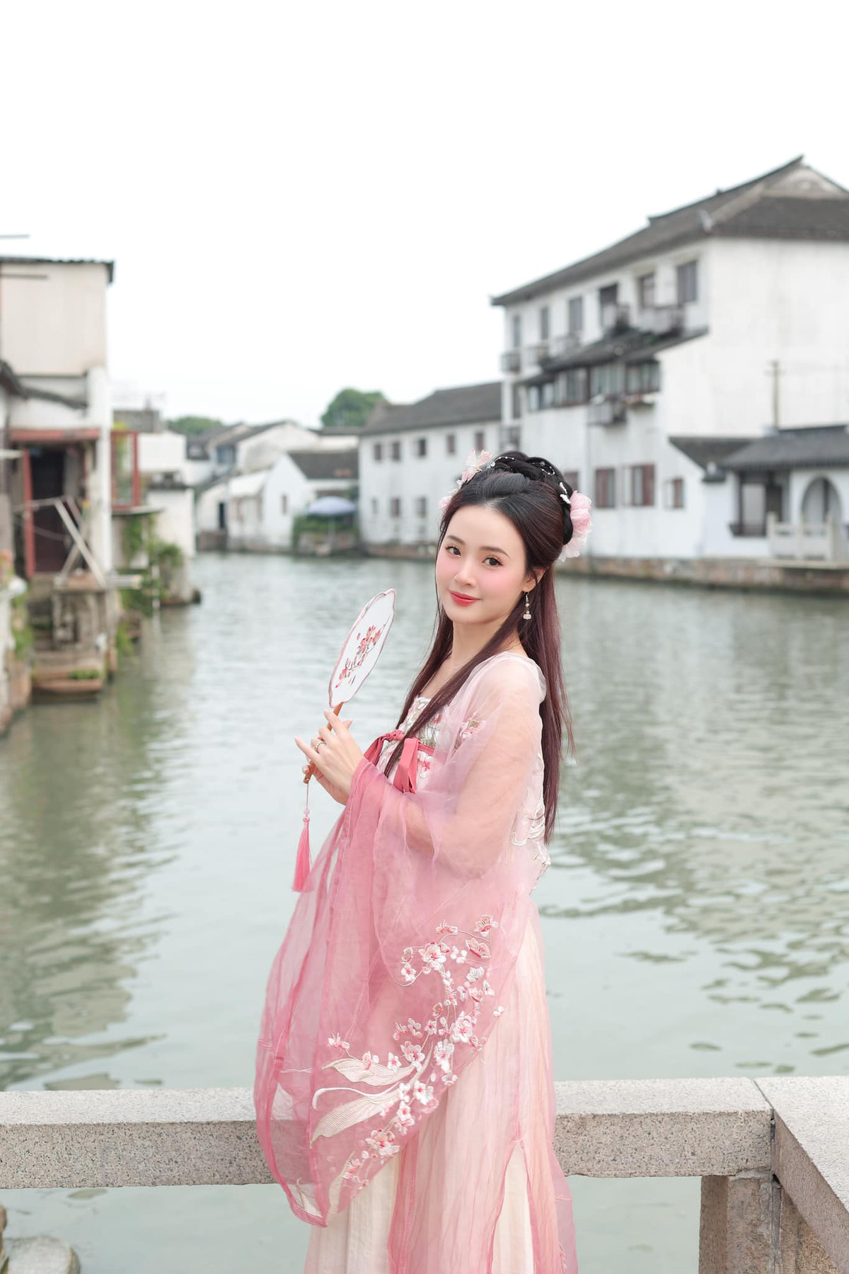 Midu tiếp tục hé lộ loạt ảnh xinh đẹp như "thần tiên tỷ tỷ" khi mặc đồ cổ trang. Ảnh: FB Midu