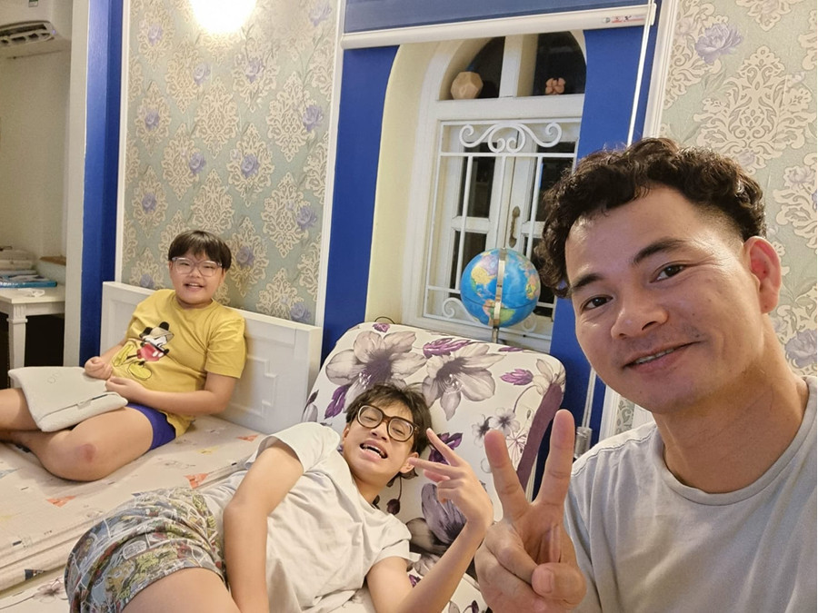 Nghệ sĩ Xuân Bắc thường xuyên đăng tải hình ảnh về cuộc sống của gia đình anh trong căn nhà này.