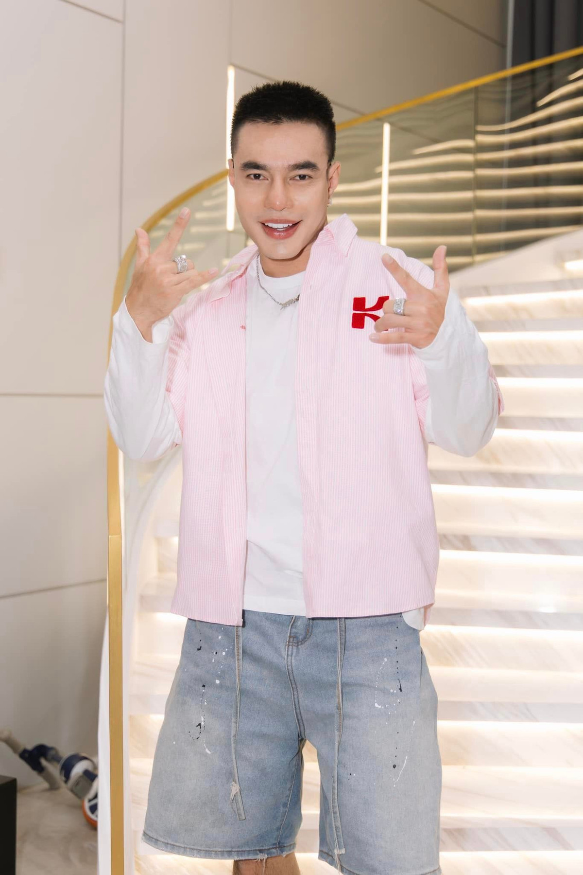 Lê Dương Bảo Lâm trẻ trung, năng động. Ảnh: FB Lê Dương Bảo Lâm