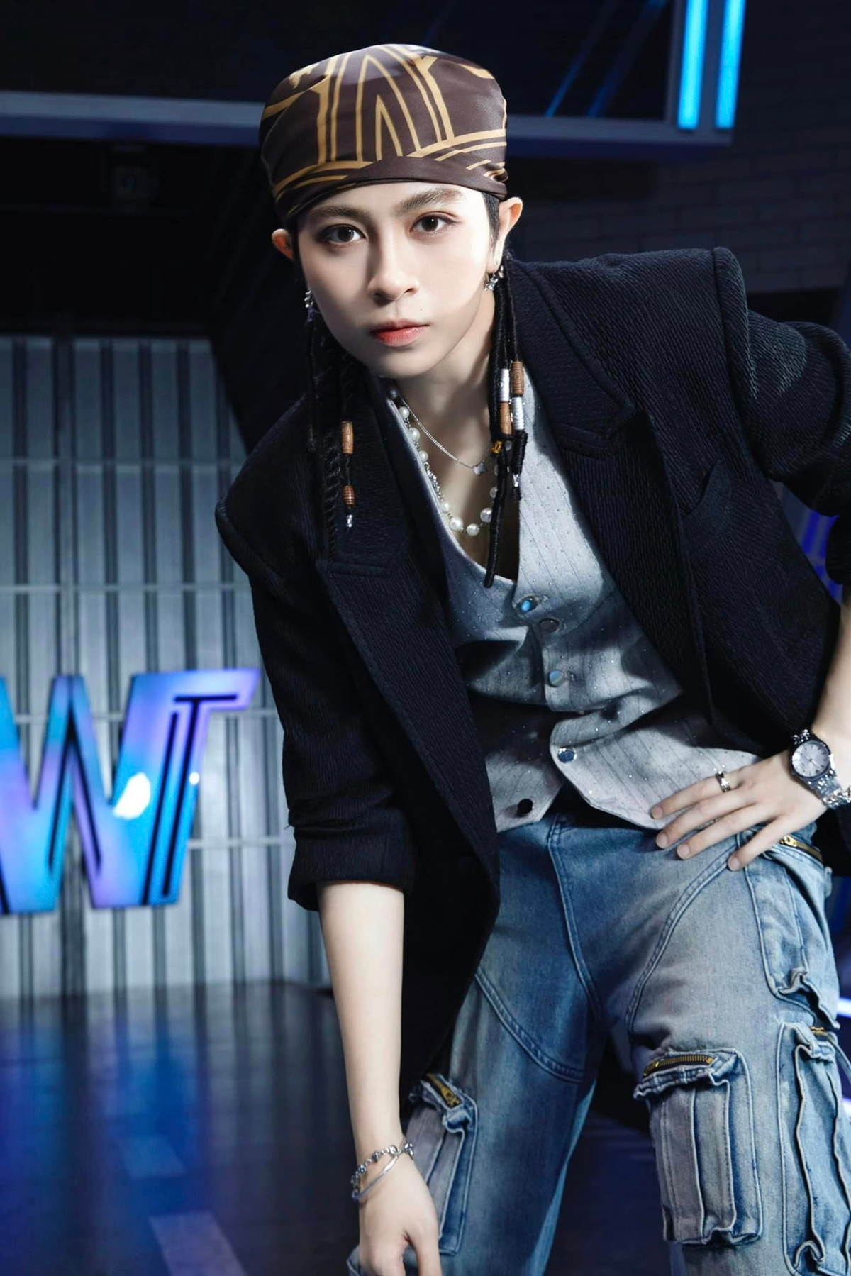 Phong cách thời trang tomboy cá tính của Gil Lê càng làm tôn lên nét đẹp riêng biệt này. Ảnh: FB Gil Lê