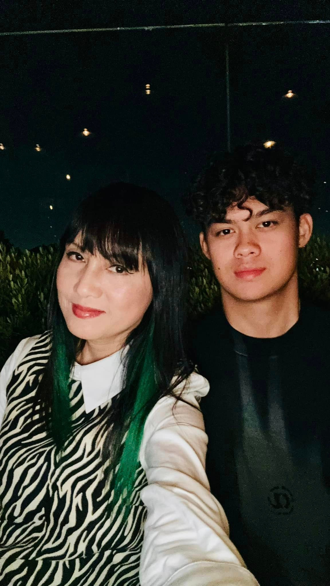 Diễn viên Hiền Mai đưa con trai đi ăn nhà hàng ở Mỹ. Ảnh: FB Hiền Mai