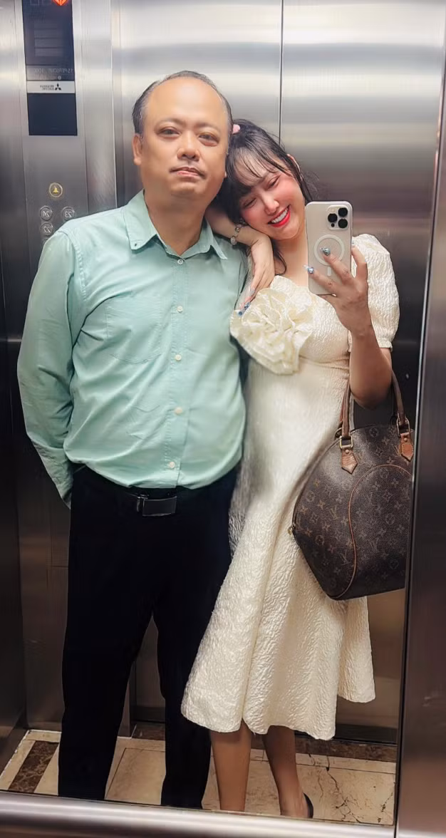 Trên các nền tảng mạng xã hội, cô không ngừng dành những lời khen ngợi bạn trai, nhấn mạnh anh không chỉ đẹp trai mà còn thông minh, tài năng và giàu có. Ảnh: FB Phi Thanh Vân