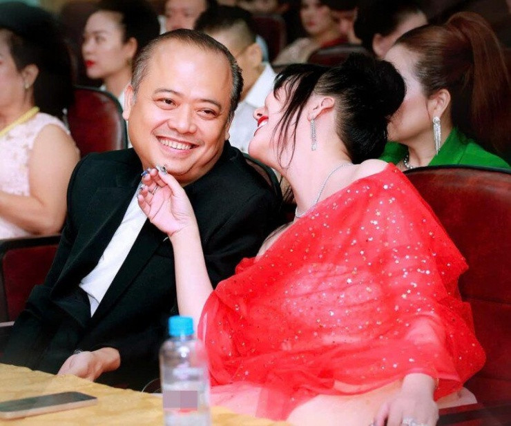 Dưới bài đăng, nhiều người hối thúc sao phim "Cô gái xấu xí" và bạn trai làm đám cưới. Đáp lại, cô đều nhấn nút "like" hoặc "thả tim" cho fan và bạn bè. Ảnh: FB Phi Thanh Vân