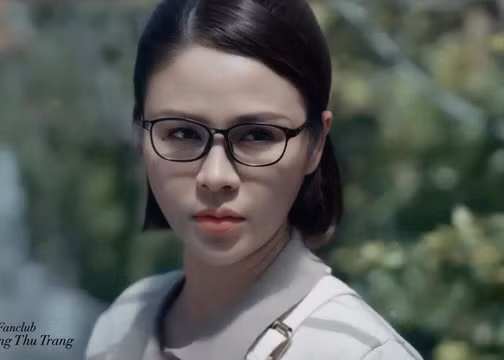 Năm 2021, Thu Trang vào vai Hoa - một nữ nhà văn chuyên viết truyện trinh thám trong phim "Mặt nạ gương". (Ảnh: VTV)