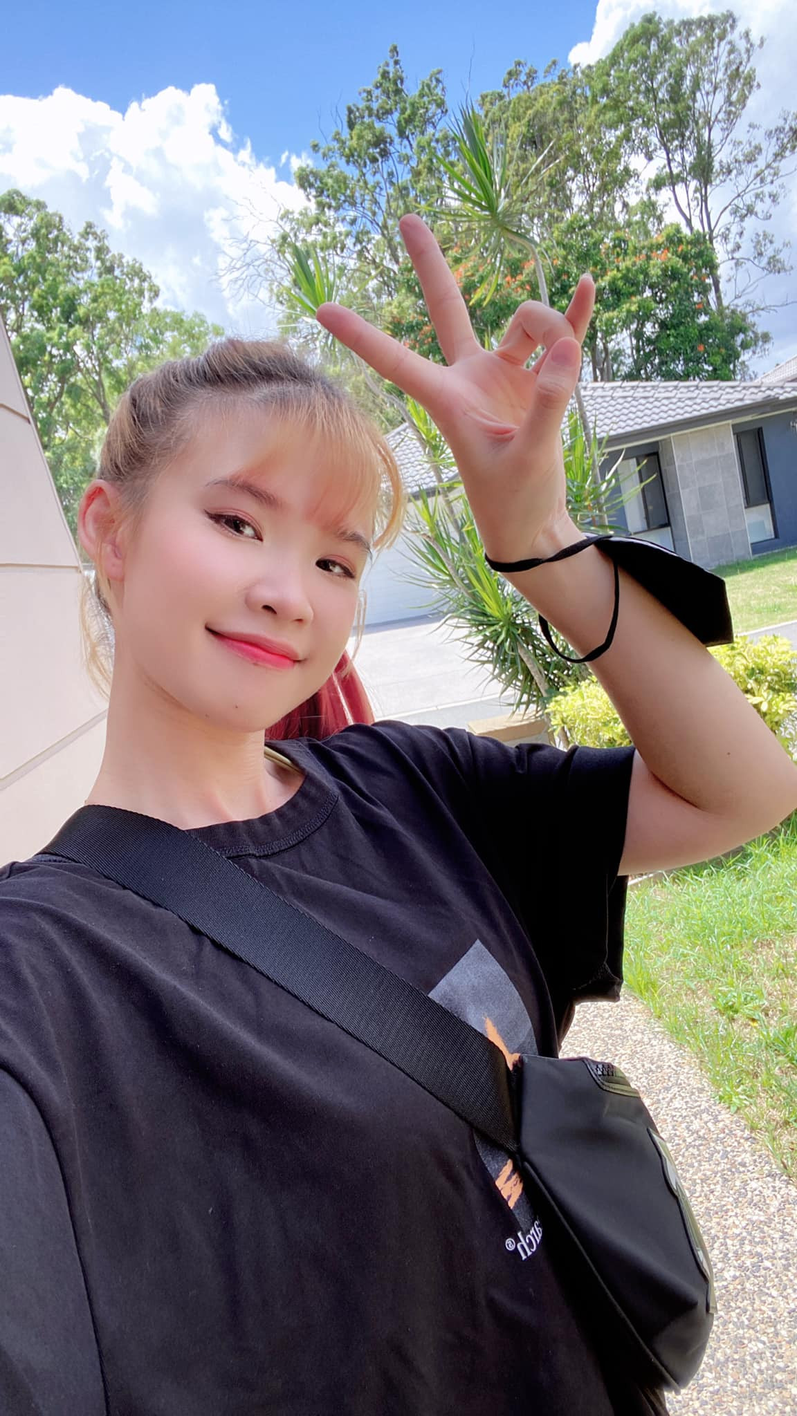 Mới đây, thông tin Kelvin Khánh và Khởi My đường ai nấy đi sau 7 năm kết hôn được chia sẻ trên mạng xã hội. Tuy nhiên, nữ ca sĩ sinh năm 1990 lập tức có động thái phủ nhận. Ảnh: FBNV