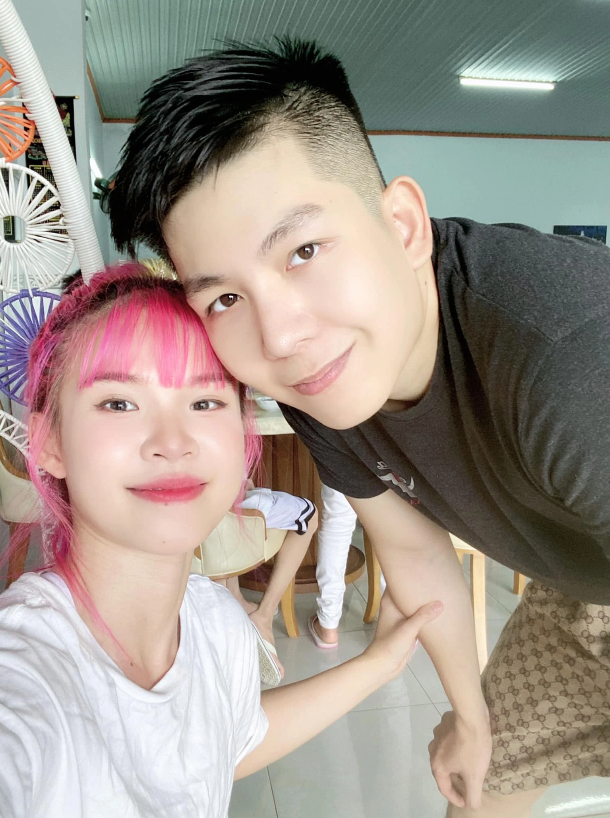 Họ thường xuyên chia sẻ những khoảnh khắc hạnh phúc bên nhau trên mạng xã hội. Ảnh: FBNV