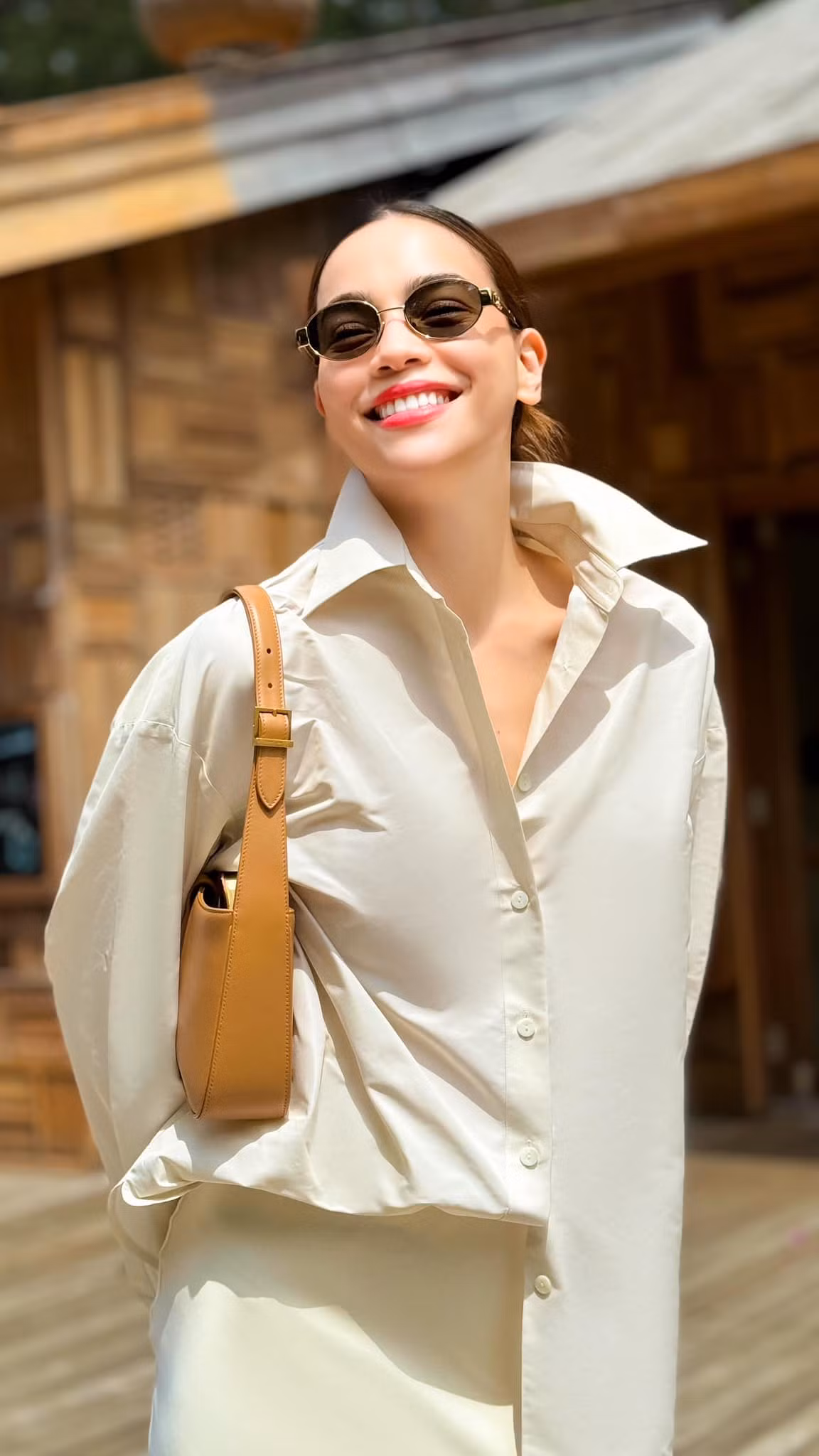 Không chỉ sở hữu giọng hát nội lực, gu thời trang đẳng cấp mà cô còn khiến người hâm mộ xuýt xoa bởi vóc dáng vô cùng nóng bỏng.