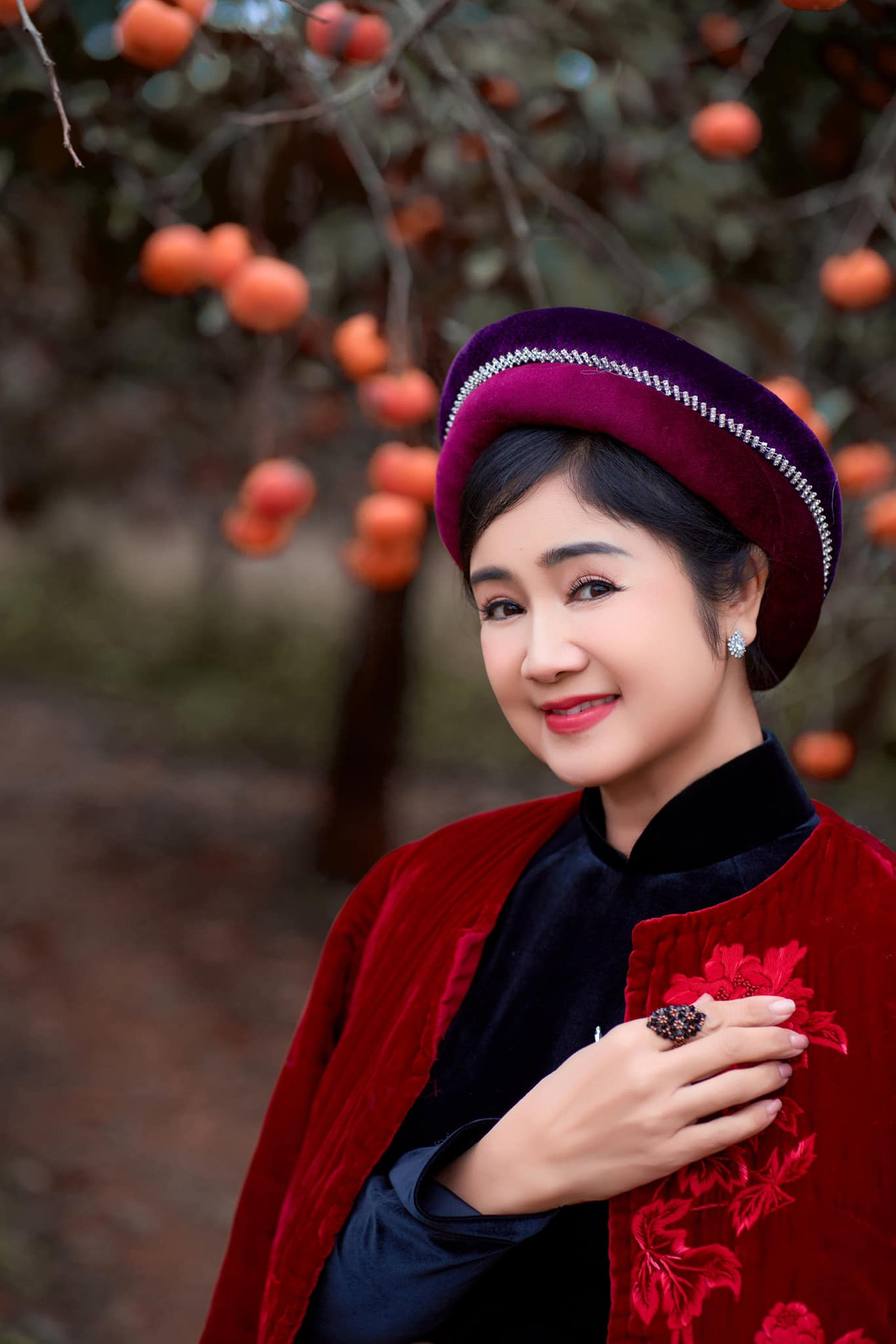 Điều đáng ngạc nhiên là ở tuổi U60, NSND Thu Hà vẫn giữ được làn da mịn màng, đôi mắt sáng và thần thái tươi trẻ. Ảnh: FB Nguyệt Hà