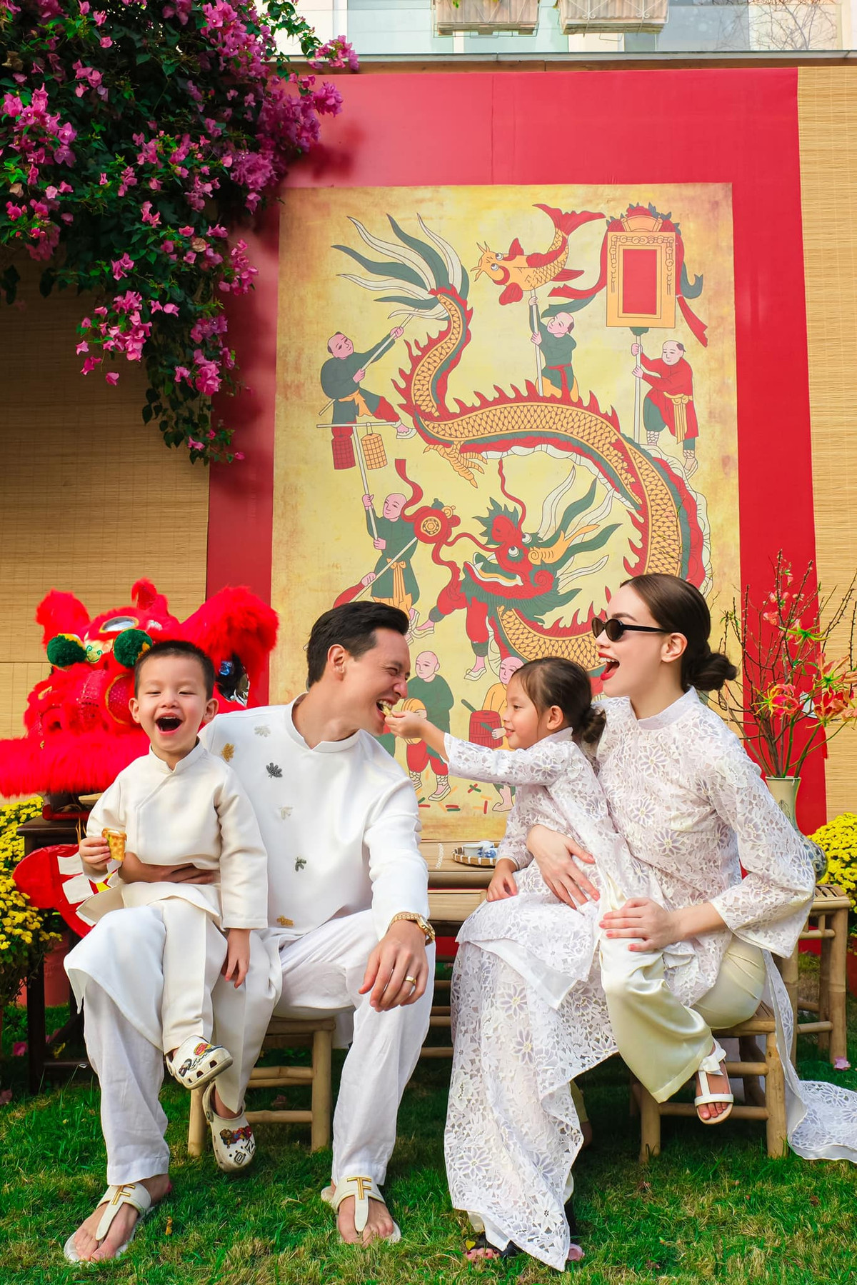 Sau những thăng trầm trong chuyện tình cảm, cô đã tìm thấy hạnh phúc đích thực của mình bên Kim Lý và các con. Ảnh: FB Ho Ngoc Ha