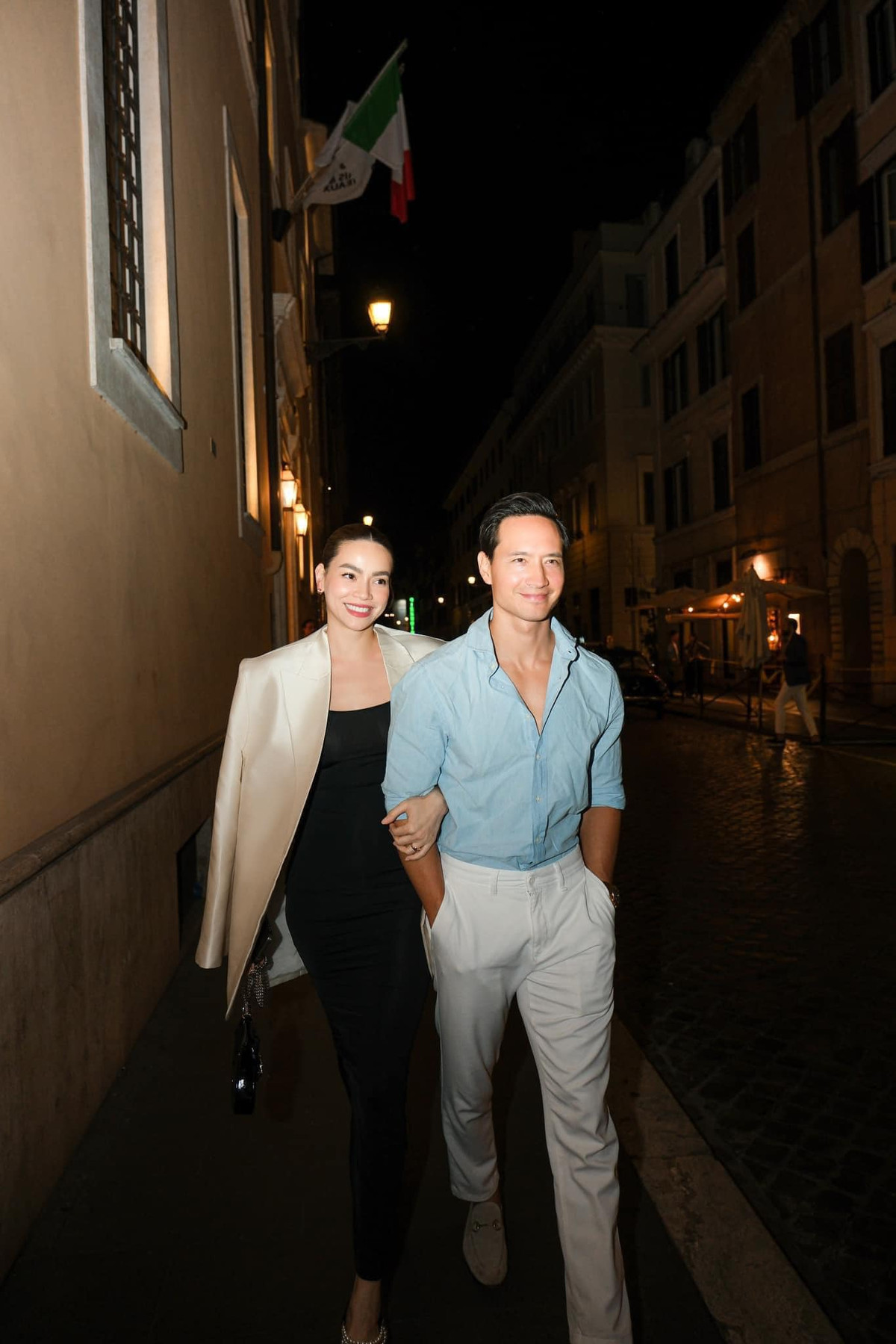 Hồ Ngọc Hà thường xuyên chia sẻ những khoảnh khắc đời thường ấm áp bên Kim Lý và các con trên trang mạng xã hội. Ảnh: FB Ho Ngoc Ha