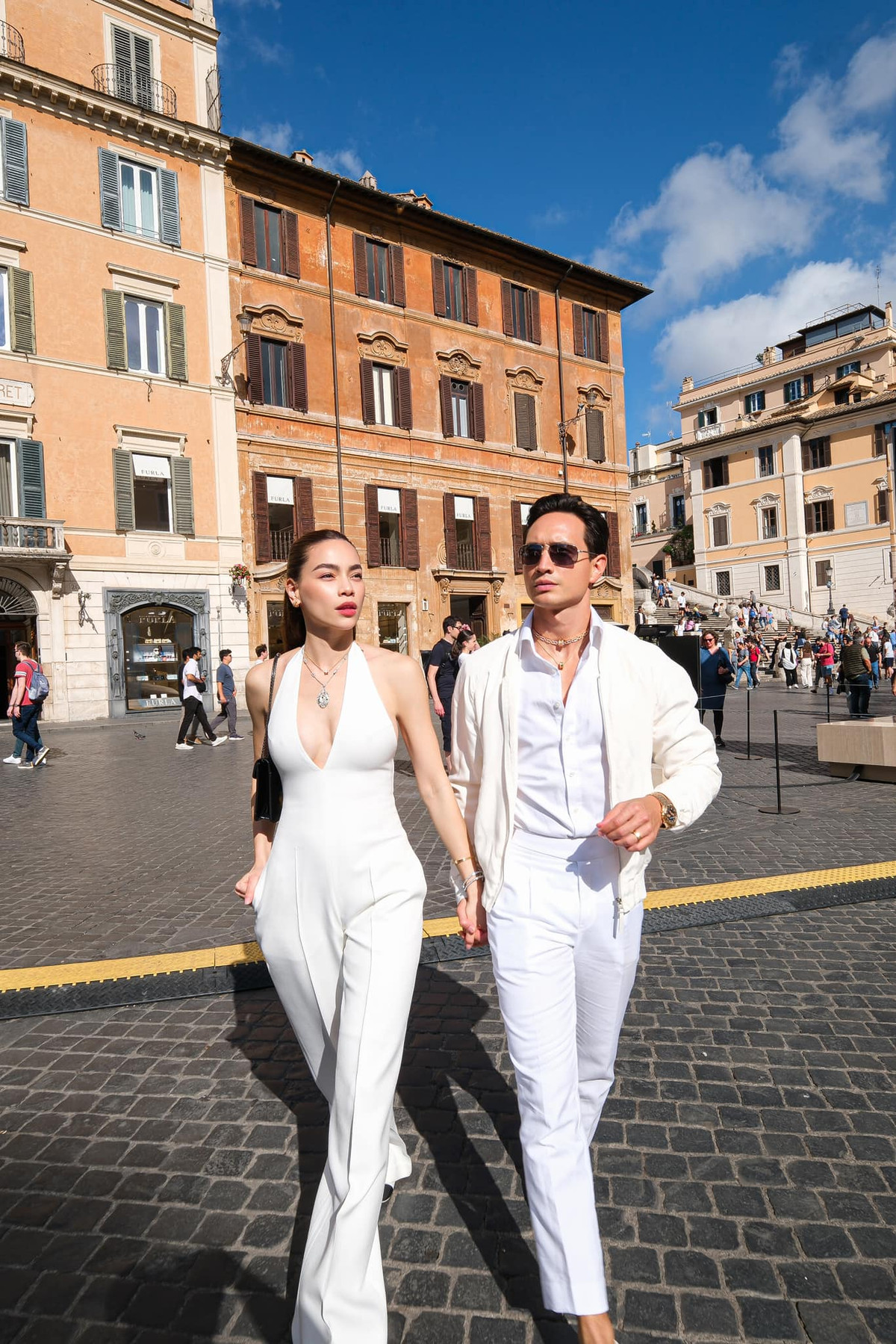 Năm 2017, Hồ Ngọc Hà công khai mối quan hệ tình cảm với Kim Lý. Cặp đôi nhanh chóng nhận được sự ủng hộ của người hâm mộ bởi sự đẹp đôi và những hành động lãng mạn. Ảnh: FB Ho Ngoc Ha