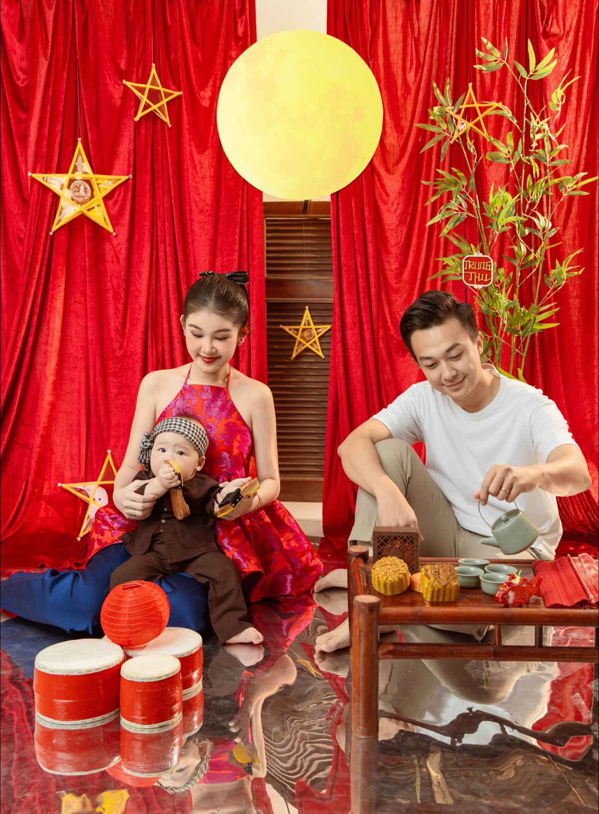 Lê Âu Ngân Anh đón Trung thu cùng gia đình. Ảnh: FB Lê Âu Ngân Anh