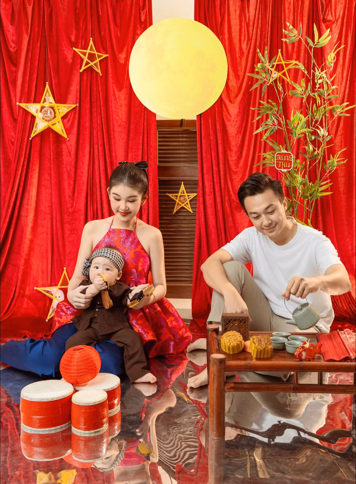 Lê Âu Ngân Anh đón Trung thu cùng gia đình. Ảnh: FB Lê Âu Ngân Anh