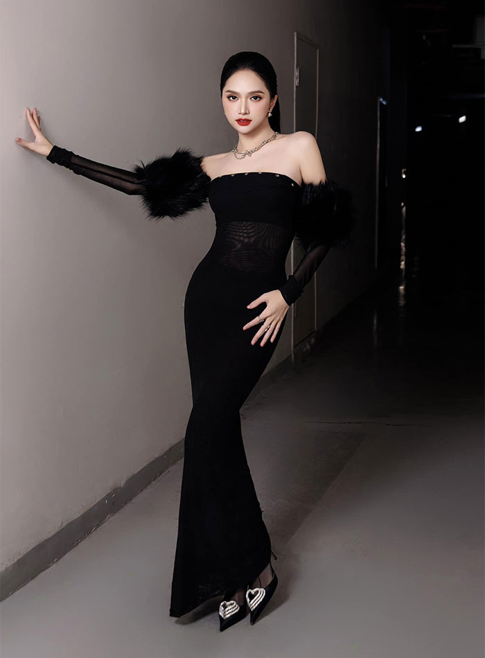 Tự tin với vóc dáng nên Hương Giang rất thích mặc trang phục ôm sát khoe ba vòng. (Ảnh: FB Hương Giang)