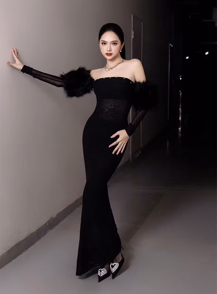 Tự tin với vóc dáng nên Hương Giang rất thích mặc trang phục ôm sát khoe ba vòng. (Ảnh: FB Hương Giang)