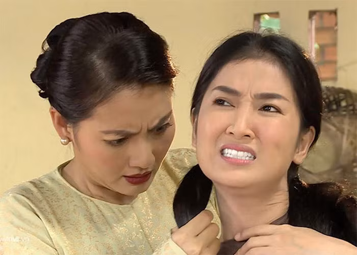 Trong suốt hai thập niên theo đuổi nghệ thuật, cô đã tham gia hơn 150 bộ phim và gây ấn tượng với khán giả khi chuyên vào những vai phản diện.