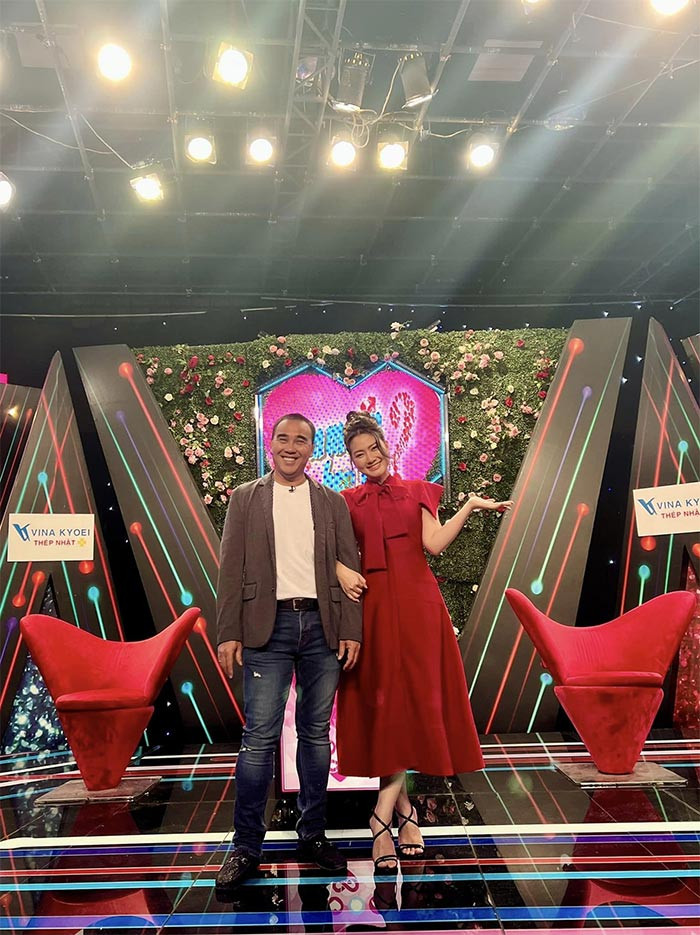 Ngoài đóng phim, Ngọc Lan còn tham gia diễn kịch và đảm nhận vai trò MC của nhiều chương trình như: "Bạn muốn hẹn hò", "Chat với mẹ bỉm sữa", "Gõ cửa thăm nhà". (Ảnh: FB Ngọc Lan)