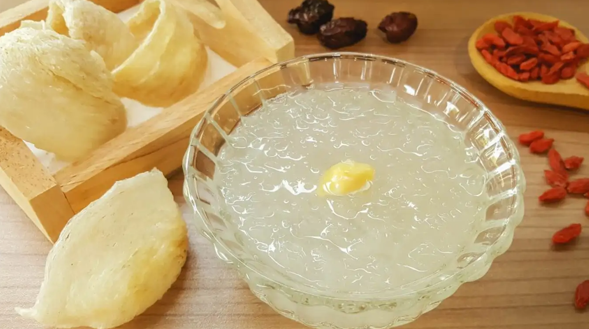 Ngoài thế mạnh về hải sản, Côn Đảo còn là địa điểm làm tổ của rất nhiều chim yến. Chính vì thế mà Yến Sào đã trở thành một đặc sản nổi tiếng tại đây.