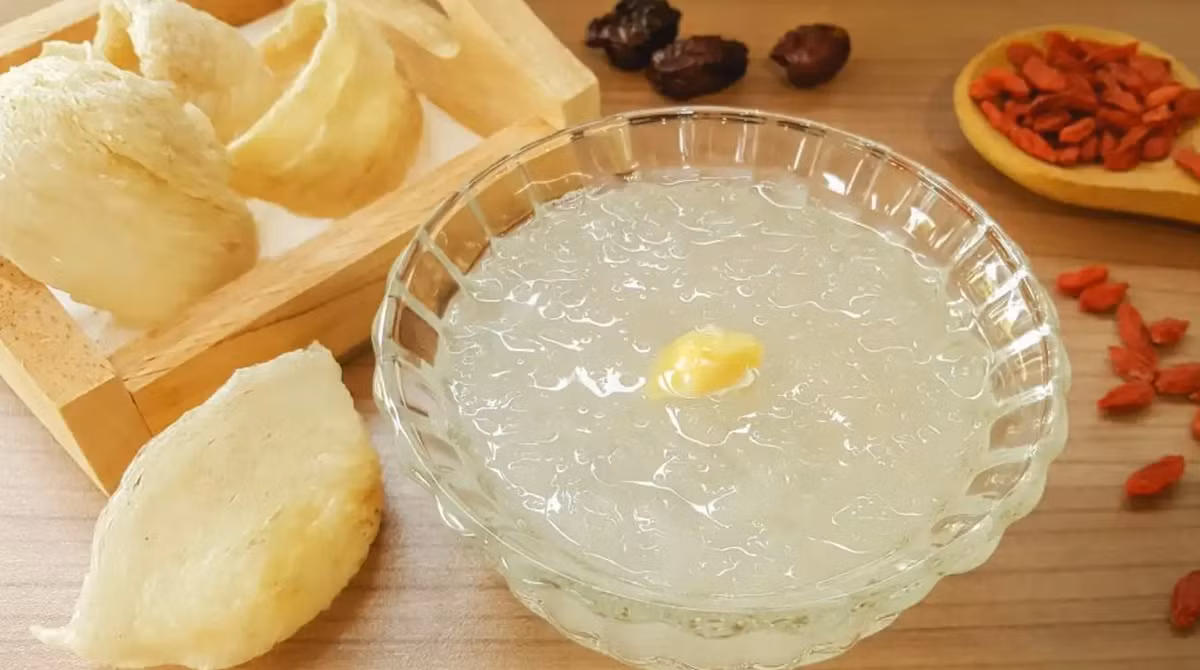 Ngoài thế mạnh về hải sản, Côn Đảo còn là địa điểm làm tổ của rất nhiều chim yến. Chính vì thế mà Yến Sào đã trở thành một đặc sản nổi tiếng tại đây.