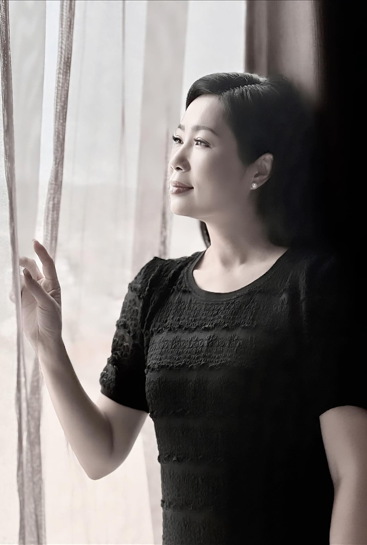 NSND Trịnh Kim Chi khoe ảnh xinh đẹp nhưng đượm buồn. Ảnh: FB Trịnh Kim Chi