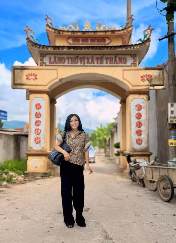 "Em về quê Thanh hoá. Làng Thổ Vị ạ!", Phương Thanh về thăm quê. Ảnh: FB Phương Thanh