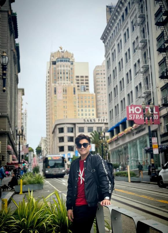 Ca sĩ Minh Quân đón tuổi mới ở một nơi xa. Ảnh: FB Minh Quân