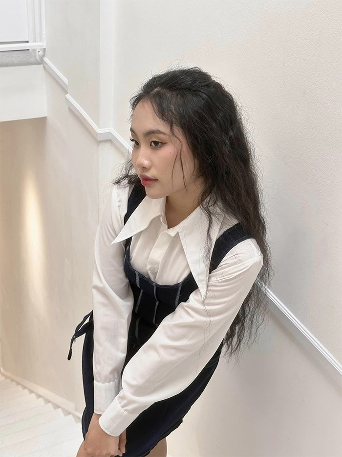 Ở tuổi 20, Phương Mỹ Chi được khen ngày càng xinh xắn, sắc sảo. Từ hình ảnh cô bé mộc mạc mặc bộ đồ bà ba đứng trên sân khấu năm nào, giờ đây Phương Mỹ Chi đã trở thành nữ ca sĩ duyên dáng nhưng không kém phần năng động, trẻ trung.